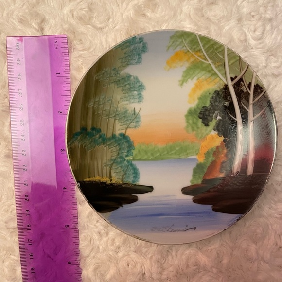 Vintage Hand Painted Plate Made in Japan Ready to be Hung or Displayed - Picture 7 of 7